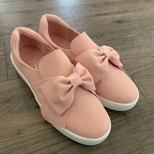 Women’s Pink bow slide on shoes - size 9